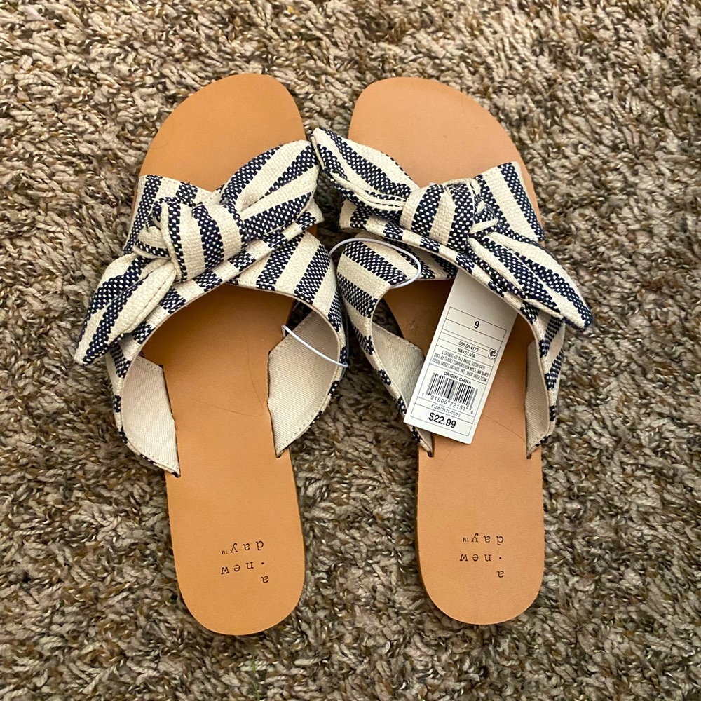 Size 9 slides